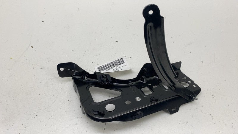 844070033 ⭕ 2025 Chevrolet Silverado 1500 Front Left Wheel Housing Bracket OEM 844070033