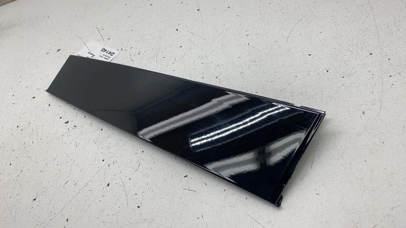 PT00012118J ⭕ 2022-2024 Rivian R1T Front Right Side Door Moulding Trim Panel PT00012118-J