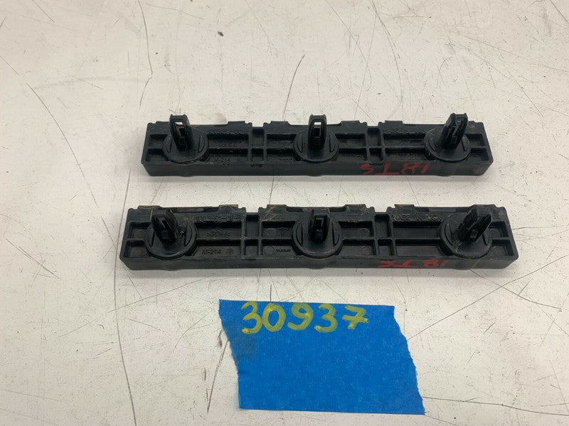 1003691-00-B ⭕12-21 Model S Rear Left & Right Skirt Rocker Panel Support Bracket 1003691-00-B