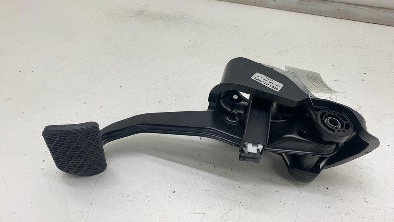 A2052920415 ⭕ 15-21 Mercedes-Benz C300 W205 Front Foot Brake Pedal w/ Bracket A2052920415