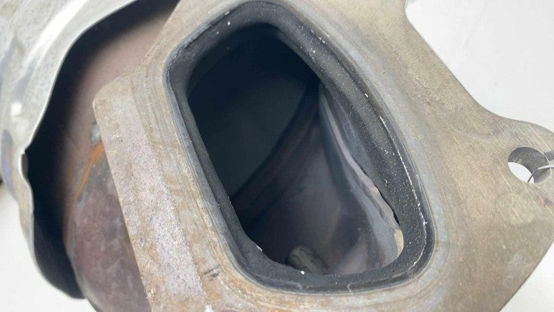 68629870AA ⭕ 2023-2025 Pacifica Exhaust & Catalytic Converter Manifold 10k miles 68629870AA