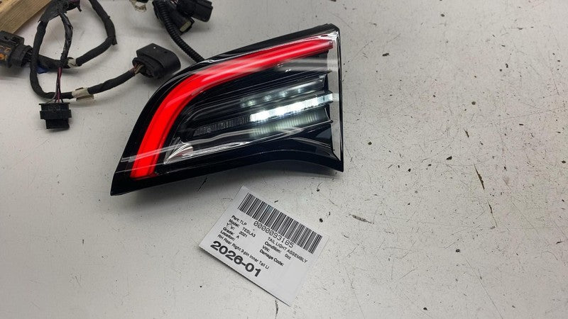 ⭕ 17-23 Tesla Model 3 Rear Right Inner Taillight LED Tail Lamp (3-Pin)