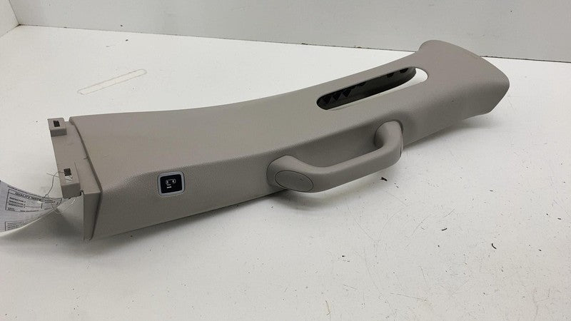 ⭕ 17-25  Chrysler Pacifica Front Right Side Upper B-Pillar Trim Cover 