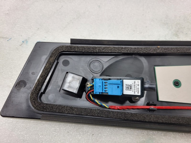 110043700C ⭕ 17-23 Model 3 Driver Side B-Pillar Applique Glass w/ Camera Left 1100437-00-C