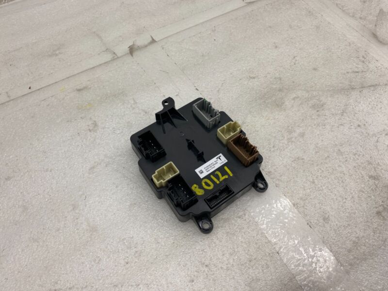 106205600D ⭕2016-2023 Tesla Model X Rear Falcon Controller Door Control Module 1062056-00-D