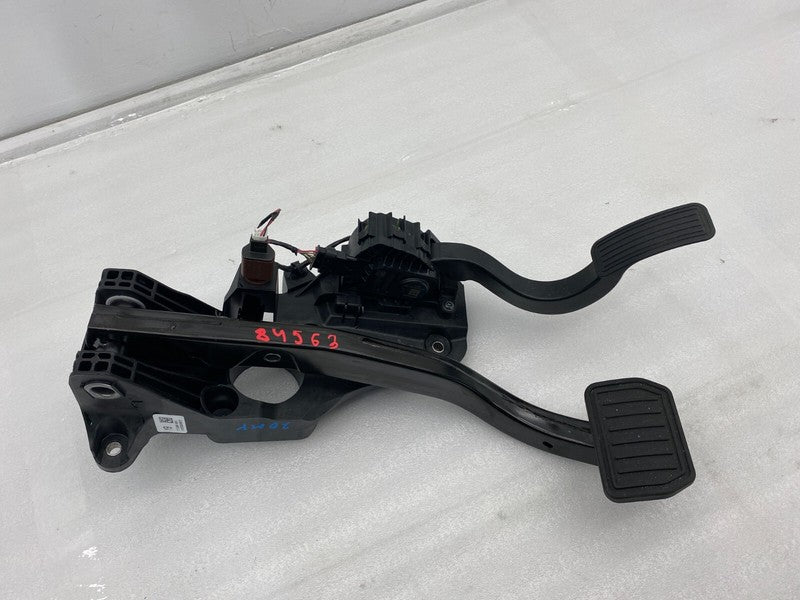 118869100B ⭕ 2020-2023 Tesla Model Y MY Accelerator & Brake Pedal Pad Assembly 1188691-00-B