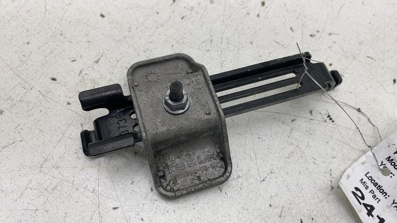 ⭕ 17-23 Model 3 M3 12V Battery Upper Tie-down Bracket Strap Holder 111