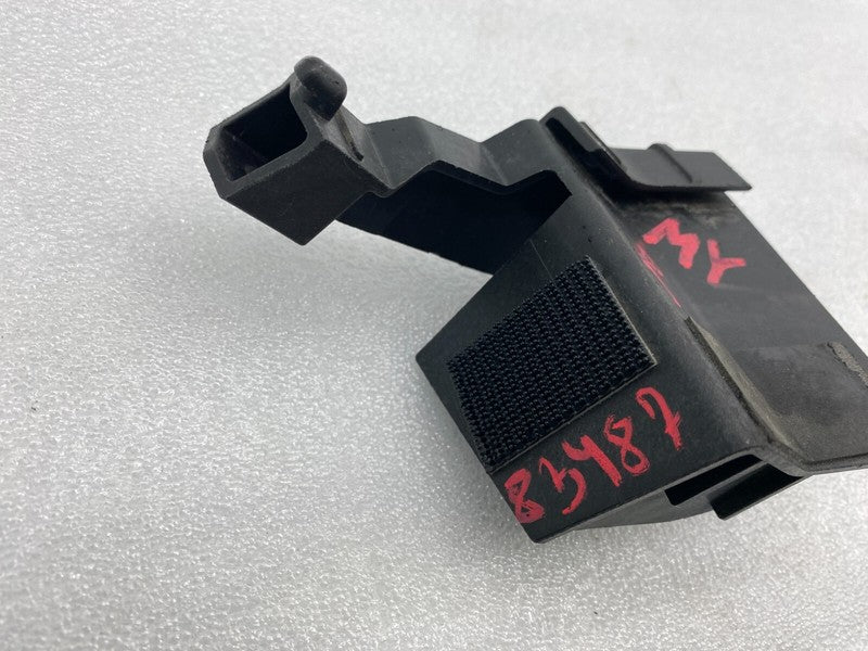 155537700B ⭕20-23 Model Y Rear Section Rocker Panel Carrier Clip Bracket Right 1555377-00-B