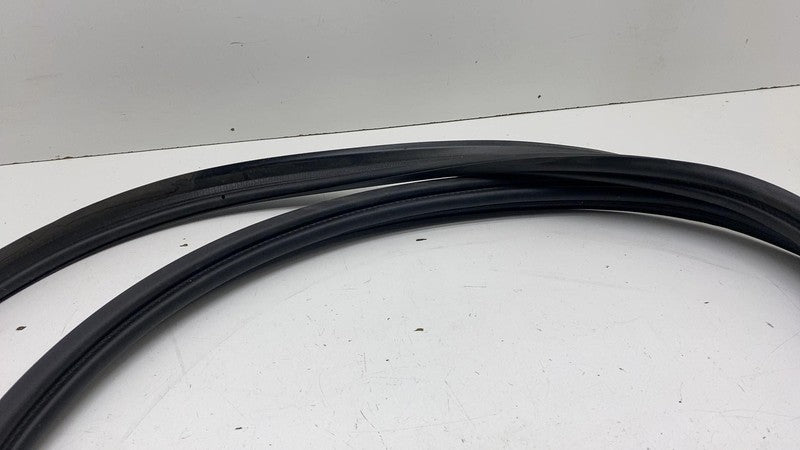 31662573 ⭕ 2021-2023 Polestar 2 Rear Trunk Tailgate Weatherstrip Rubber Seal OEM 31662573