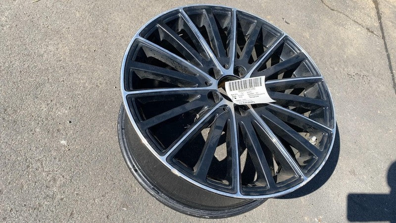 Wheel MERCEDES C-CLASS 19 wheel details poorly photograph