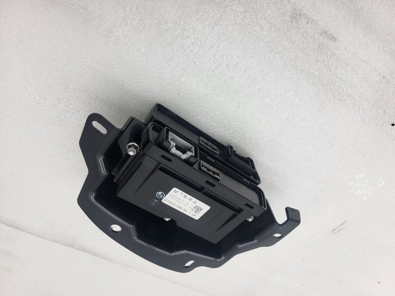 100751100A 12-20 Model S Park Brake Controller + Power Liftgate Control Module 1007511-00-A