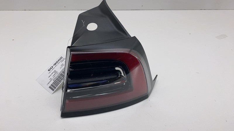 150208700D ⭕ 2021-2025 Tesla Model Y Taillight Outer Tail Lamp On Quarter Left 1502086-00-D
