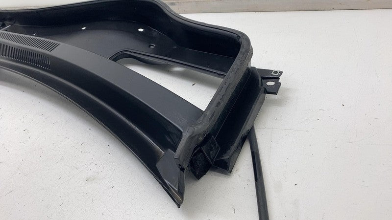 ⭕ 2017-2022 Maserati Levante Front Windshield Cowl Vent Trim Panel 670