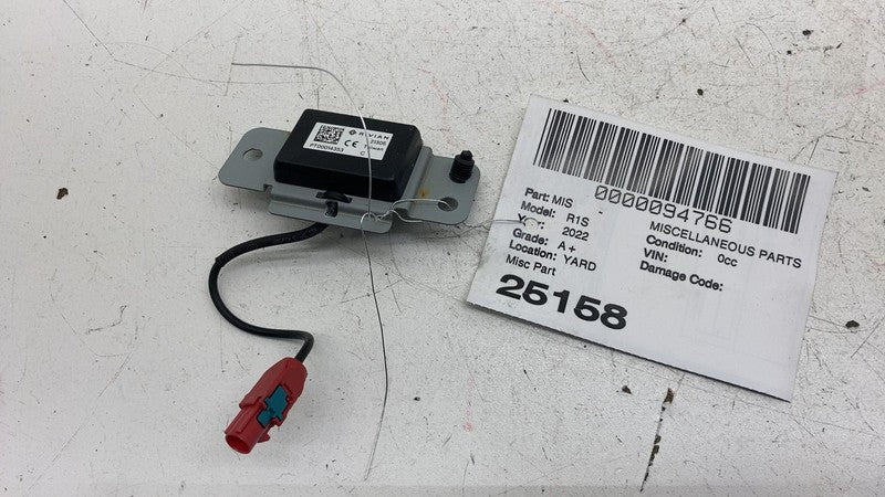 ⭕ 2022 Rivian EDV-700 Front Right Roof Antenna AMP Amplifier Module PT