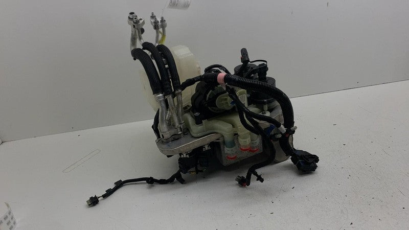 152300200B ⭕ 2021-2026 Tesla Model 3 Supermanifold Refrigerant Chiller w/ Coolant Reservoir