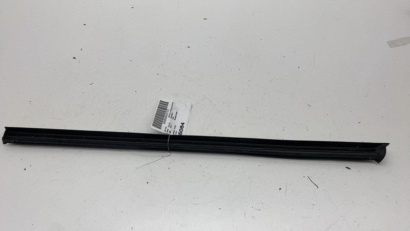 31662565 ⭕ 21-23 Polestar 2 Front Right Door Window Inner Belt Weatherstrip Seal 31662565