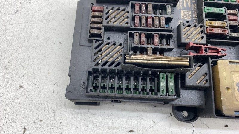 61356992958 2018 2019 BMW 530e G30 Power Distribution Fuse Relay Junction Box 61356992958