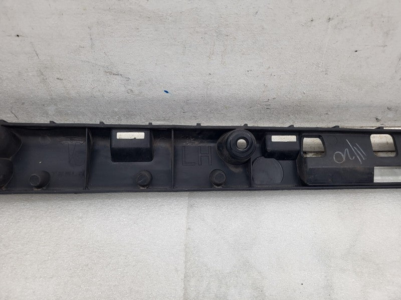 104669000B ⭕ 2016-2023 Tesla Model X Rocker Carrier Panel Trim Bracket Left LH 1046690-00-B