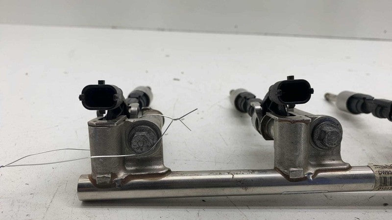 DW939G802AA ⭕ 14-17 Range Rover Sport Driver Side Fuel Rail w/ Injector Left DW93-9G802-AA