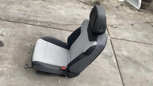 Front Seat VOLKSWAGEN ID4 25