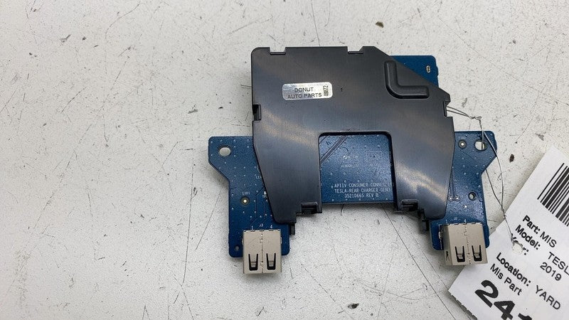 ⭕ 17-23 Tesla Model 3 Rear Generic USB/AUX Control Unit Hub Module 112