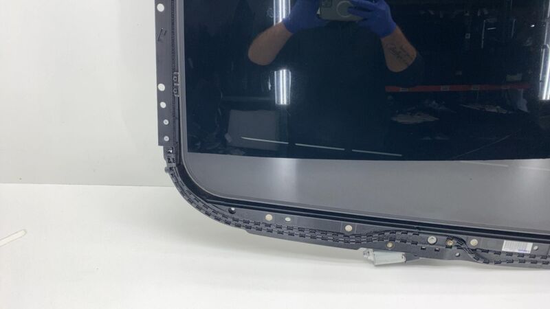 7P5 877 021 6F2 2011-2018 Porsche Cayenne Top Roof Sunroof Frame Window Glass w/ Motor Assembly