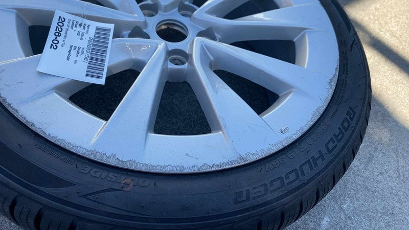 ⭕ 20-23 Model 3 Wheel Rim 19x8.5" +40MM w/ Hugger Tire 235/40 R19 1044