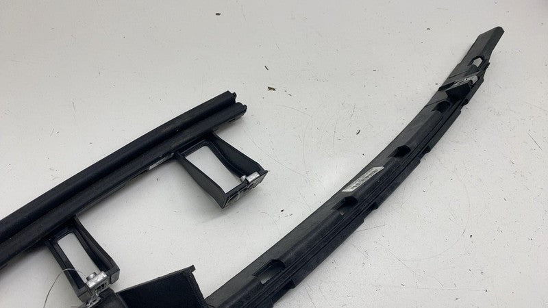 84923389 ⭕ 19-25 Chevrolet Silverado 1500 Rear Right Door Window Glass Channel 84923389