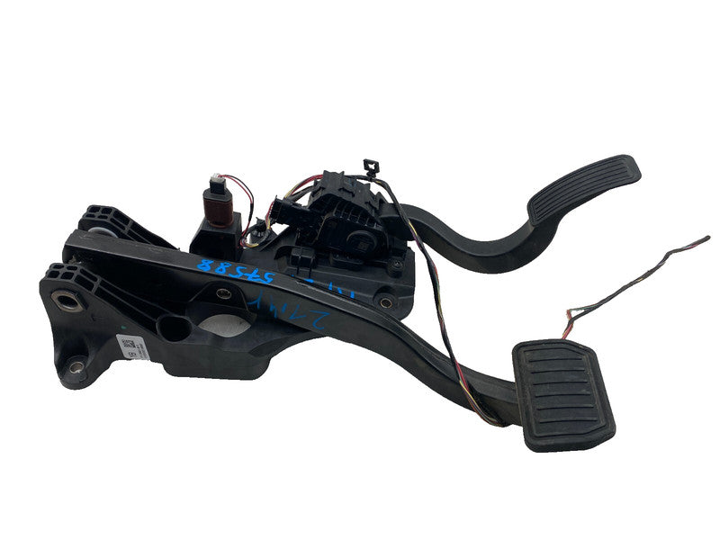 ⭕ 2020-2024 Tesla Model Y Accelerator and Brake Pedal Pad Assembly 118