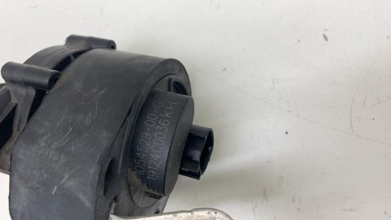 1054529 00 G 2016-2020 Tesla Model X MX Additional Auxiliary Water Pump Assembly 1054529-00-G