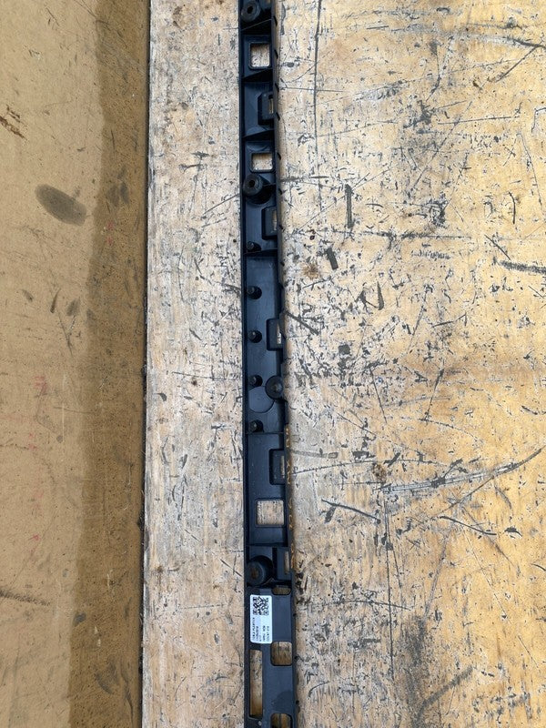 104669100B ⭕ 2016-2023 Tesla Model X Rocker Carrier Panel Trim Bracket Right 1046691-00-B