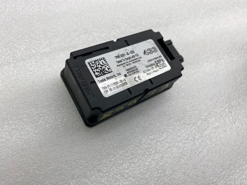 111858000D ⭕17-23 Model 3 Tire Pressure Monitoring Module Sensor TPMS Receiver 1118580-00-D
