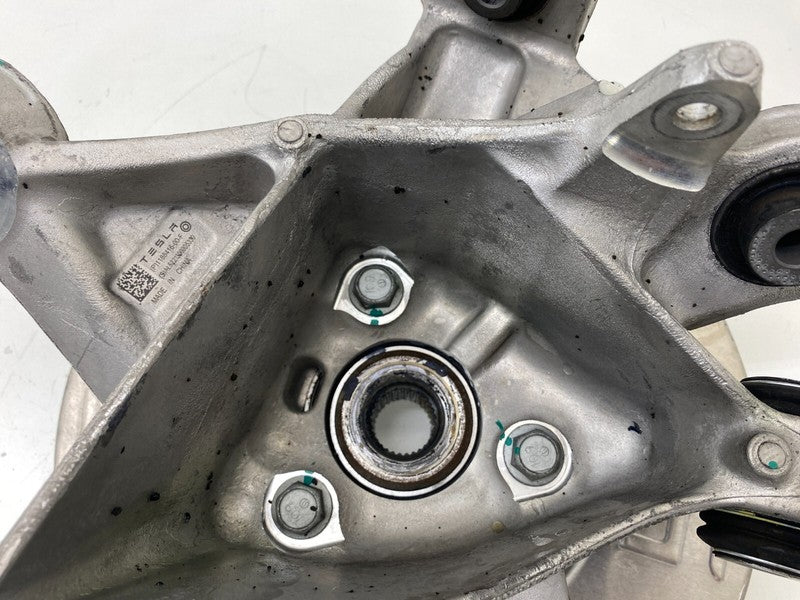 118841600F 20-24 Model Y Rear Right Spindle Knuckle w/ Wheel Hub & Dust Shield 1188416-00-F