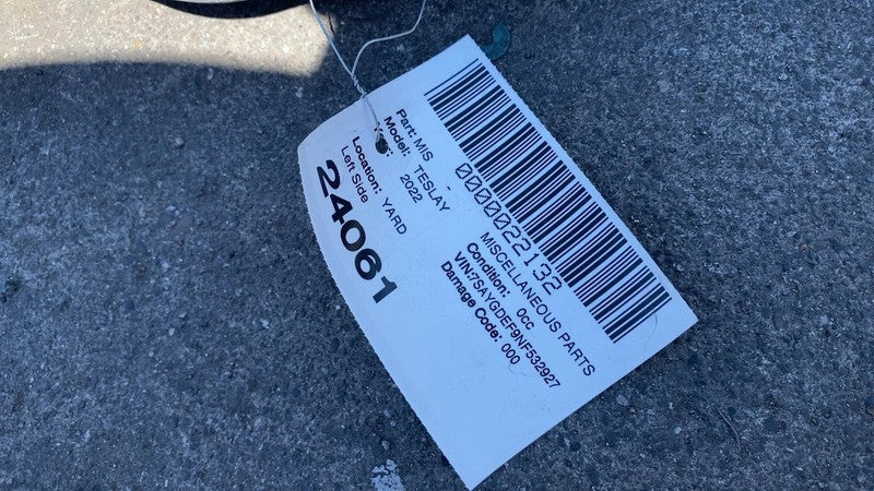 149764900B ⭕ 2020-2023 Model Y Left Skirt Rocker Molding Panel Carrier Bracket 1497741-00-B