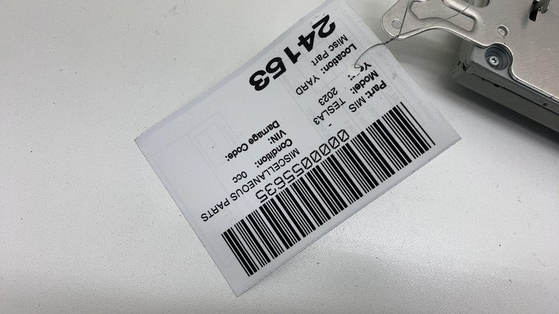 1079749 00 E 2017-2023 Tesla Model 3 Harman Becker HBZ502 Radio FM/HD Receiver Control Module
