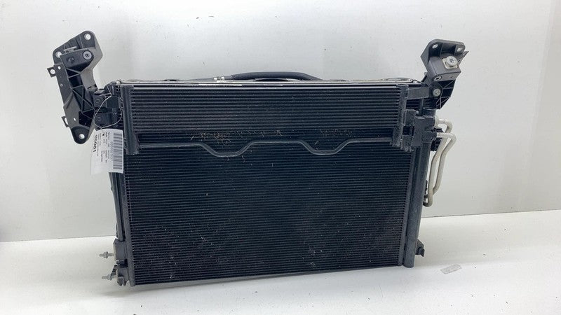 ⭕ 2017-2021 Chrysler Pacifica 3.6L Radiator Assy (8th VIN = G) w/o tow package