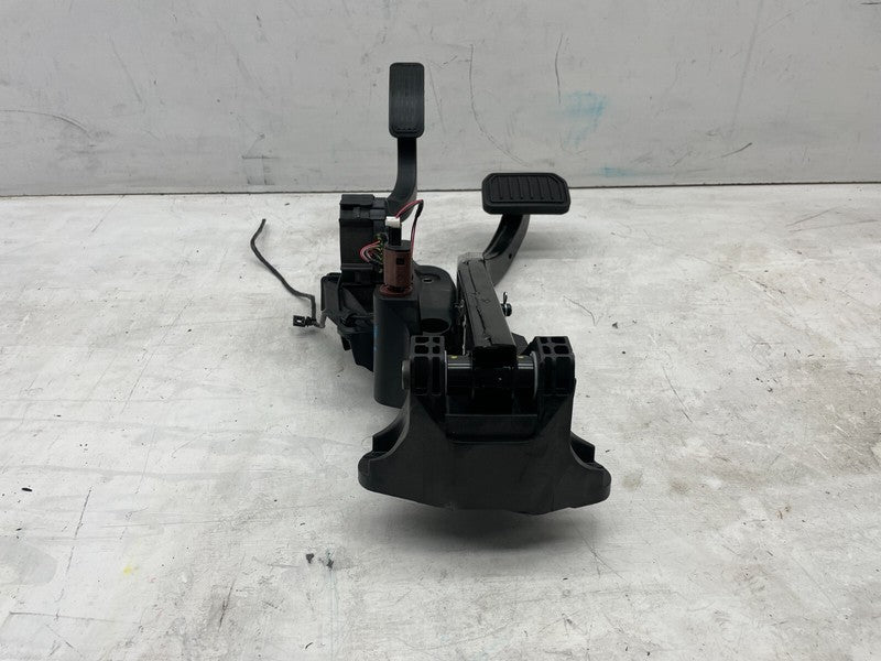 ⭕ 2020-2024 Tesla Model Y Accelerator and Brake Pedal Pad Assembly 118