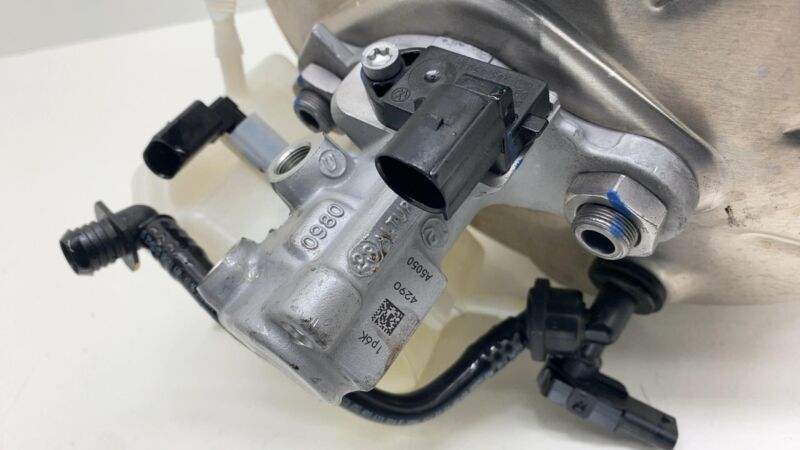 9Y0 612 103 F ⭕ 19-25 Porsche Cayenne Brake Booster w/ Master Cylinder & Reservoir 9Y0612103F