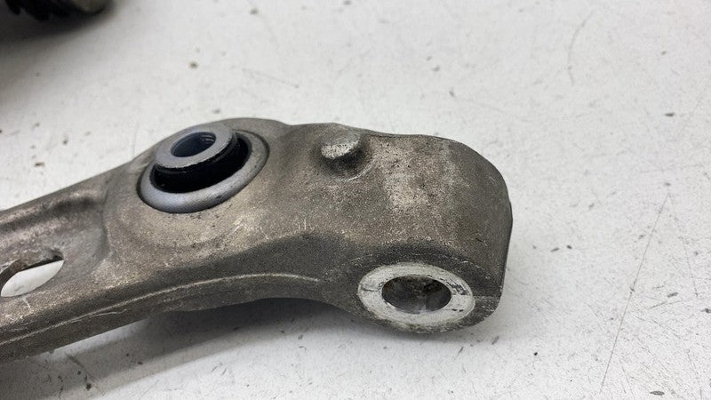 2018-2020 BMW 530e Front Right Spindle Knuckle w/ Upper & Lower Contro