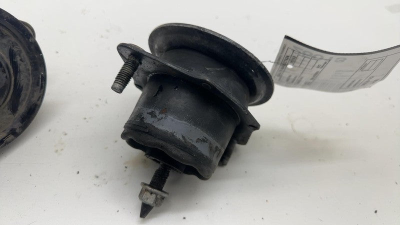 ⭕ 2014-2018 Chevrolet Silverado 1500 Crew Cab SET of 2 Body Mount Cushion Assy