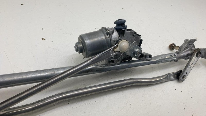 68229327AC ⭕ 17-25 Chrysler Pacifica Front Windshield Wiper Linkage & Motor OEM 68229327AC