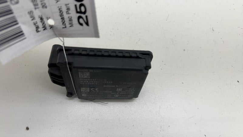 ⭕2017-2023 Tesla Model 3 Seven Pin Perpendicular Radar Sensor 7-Pin 11