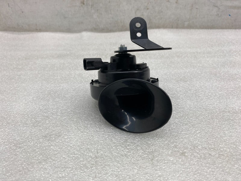 E1 0020046 ⭕ 2012-2020 Tesla Model S MS Seger High Pitch Tone Horn 12V 510 Hertz w/ Bracket
