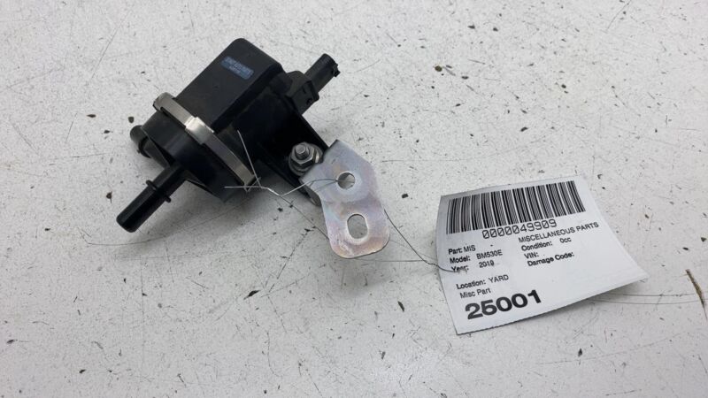 7424003 01 2018 2019 BMW 530e Emission Purge Solenoid Control Valve w/ Bracket 742400301