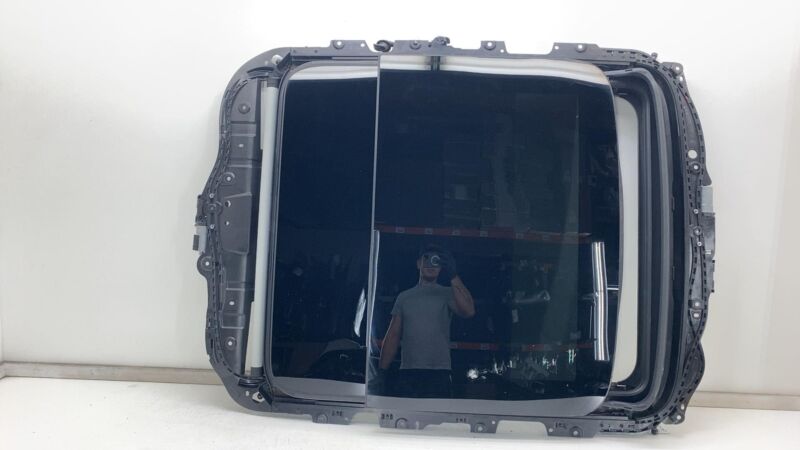83A 877 041 A 19-23 Audi E-Tron Quattro Roof Panoramic Sunroof Moonroof Glass Panel 83A877041A