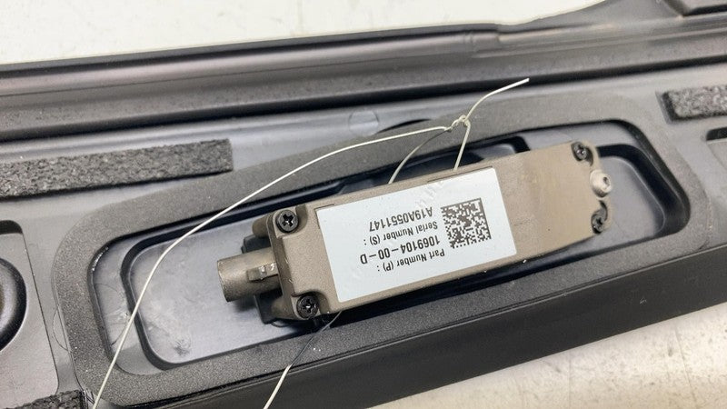 106910400D 16-20 Model X Right B-Pillar Applique Trim Molding w/ Camera & Seal 1069104-00-D