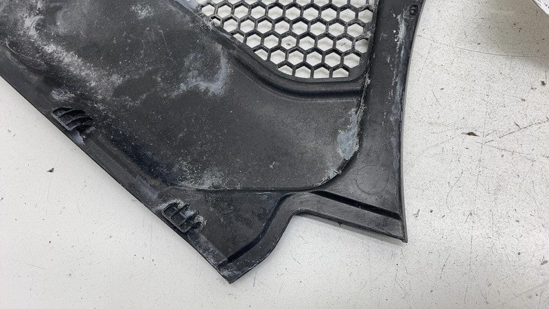 7388716 2017-2023 BMW 530e G30 Passenger Side Windshield Wiper Cowl Panel Grille Right