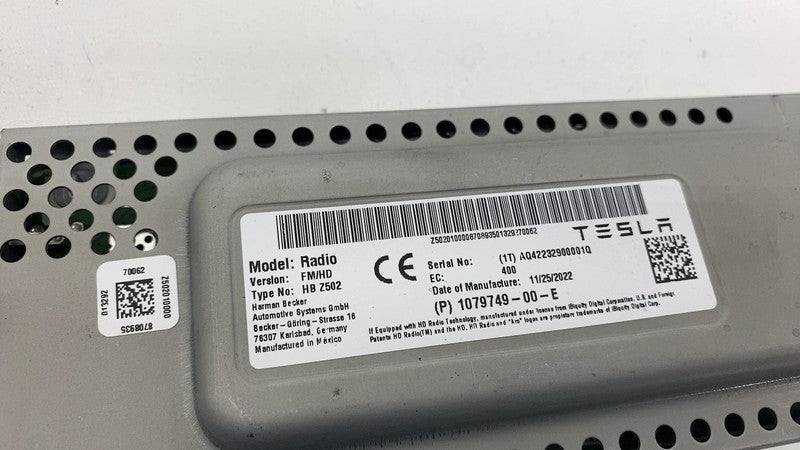 1079749 00 E 2017-2023 Tesla Model 3 Harman Becker HBZ502 Radio FM/HD Receiver Control Module