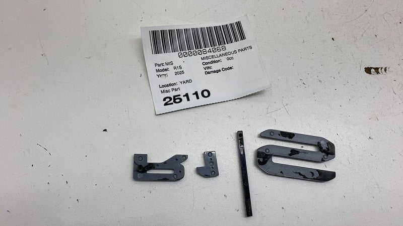 ⭕ 2025 Rivian R1S Silver Tailgate Emblem Badge` Model