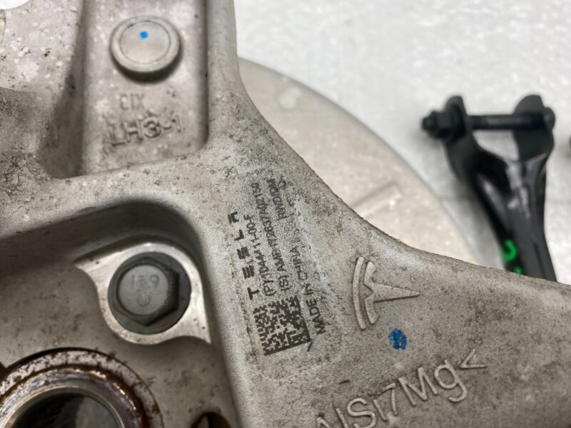 104441100F 2017-2023 Tesla Model 3 Rear Left Knuckle Wheel Hub Fore Toe AFT Link Spring OEM